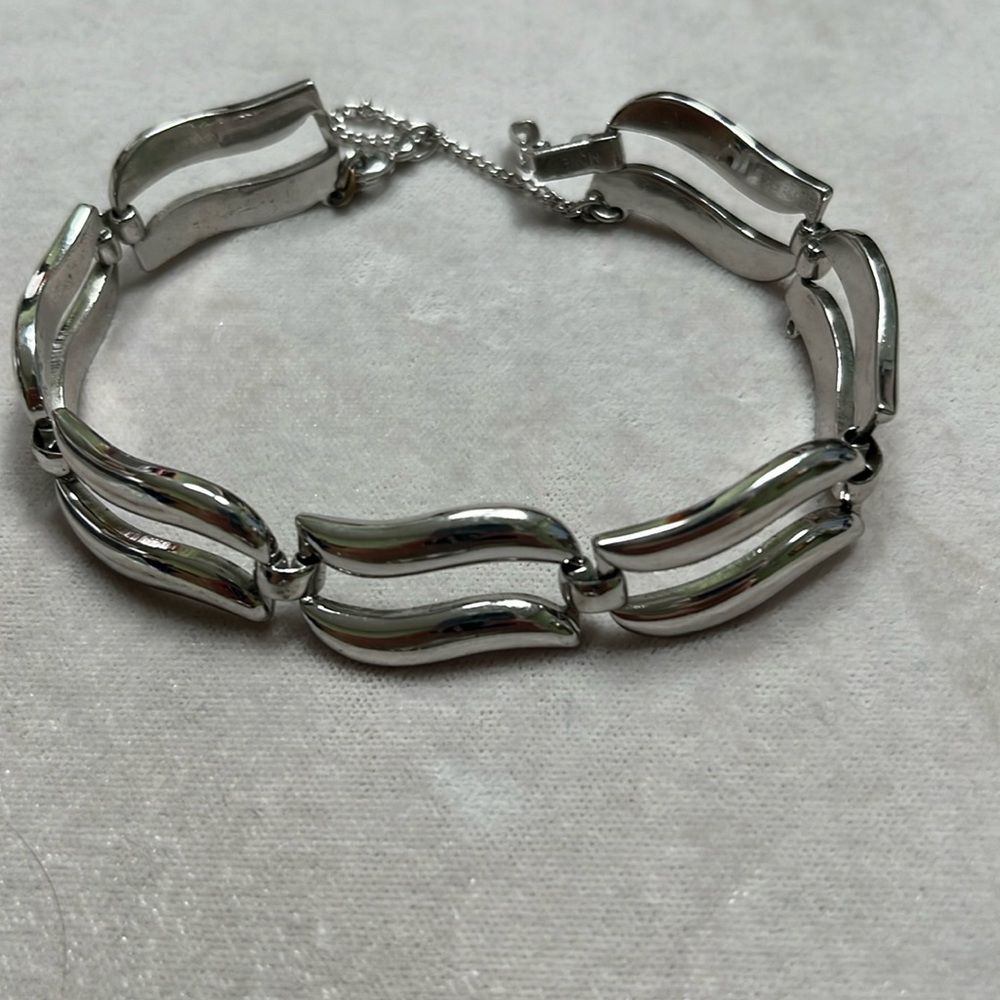 Signed Monet Silver Tone Shiny Link Bracelet with Safety Chain approx 7.5"